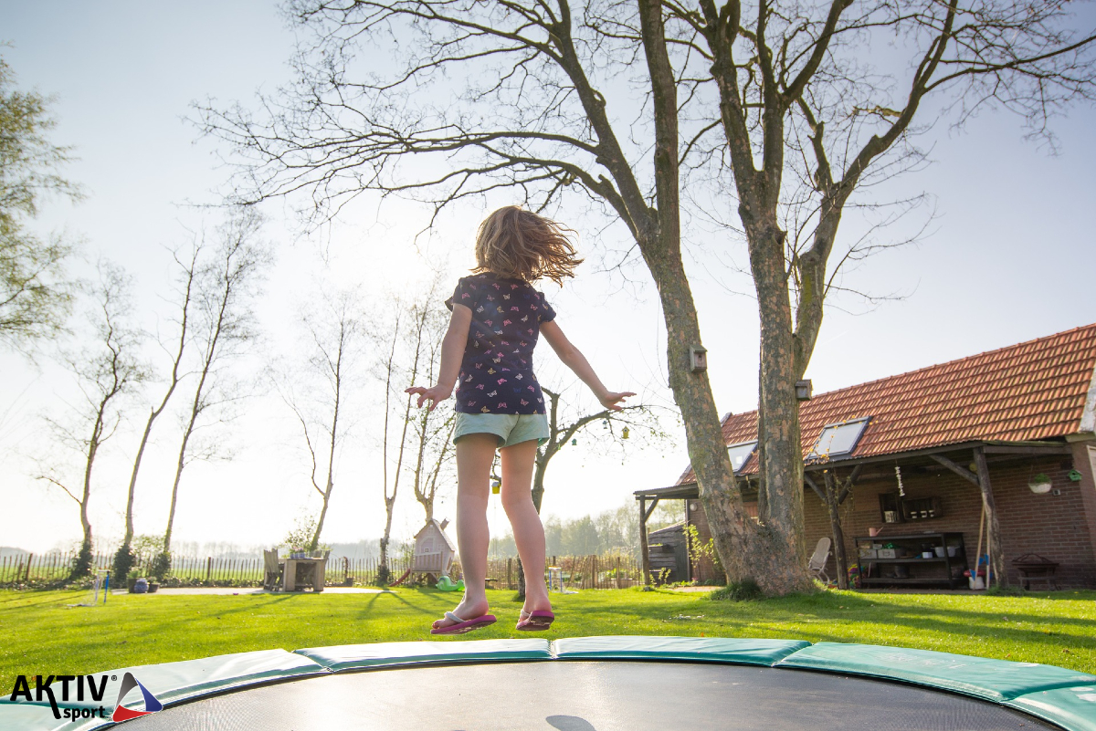 trampoline-gcd895bbdc_1920.jpg