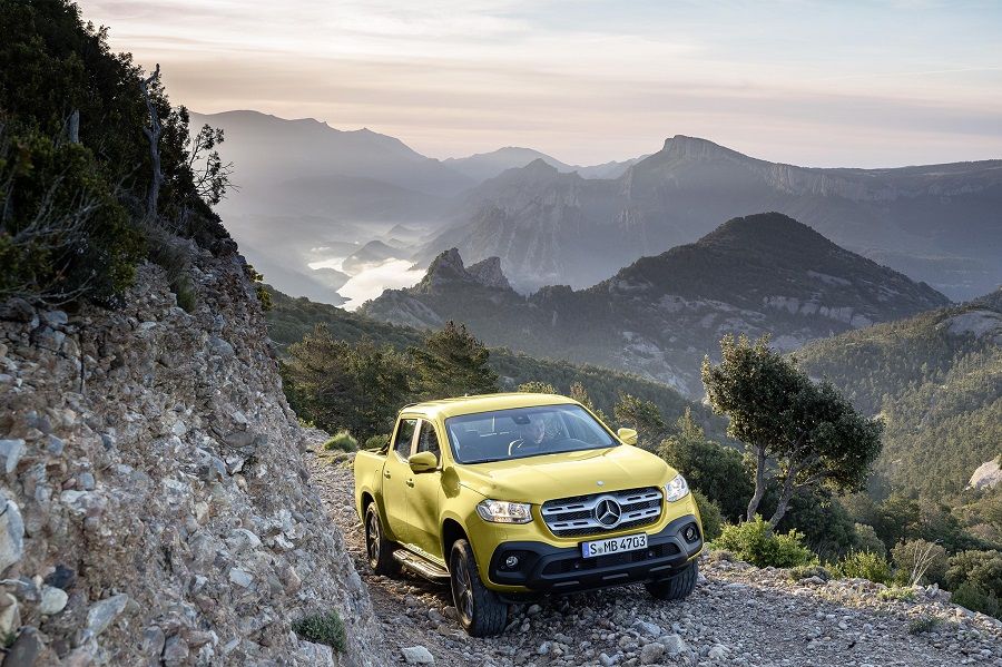 2018-mercedes-benz-x-class-terepen.jpg