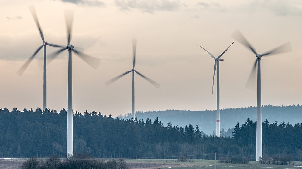 erneuerbare-energie-bayern-102-_v-img_16_9_xl_-d31c35f8186ebeb80b0cd843a7c267a0e0c81647.jpg