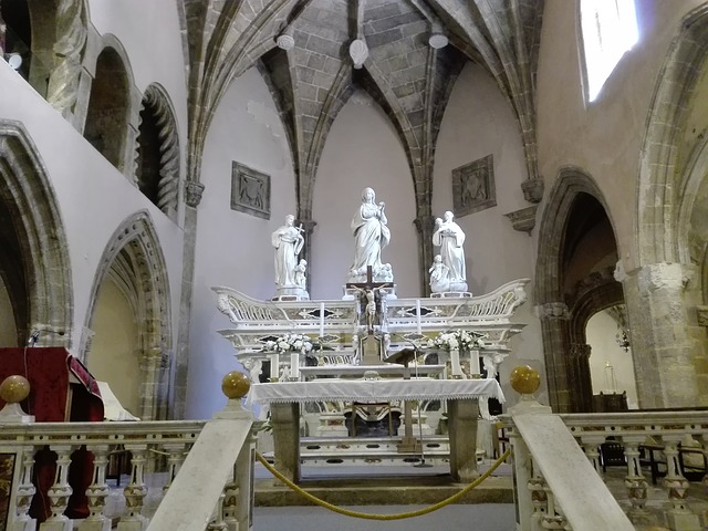 church-in-alghero-2412820_640.jpg