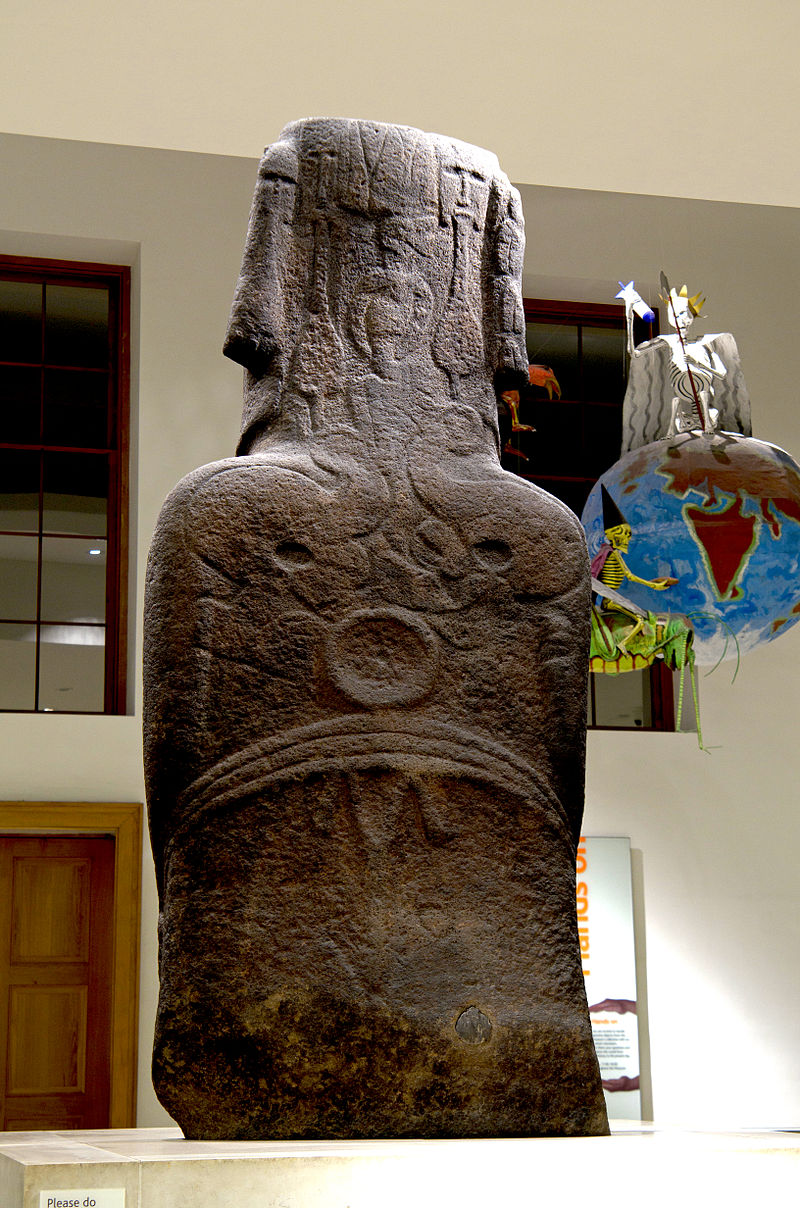 petroglyphs_on_the_back_of_the_hoa_hakananai_a_statue.jpg