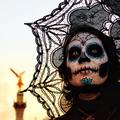 Zene, tánc és cukorkoponyák: ilyen a halottak napja Mexikóban