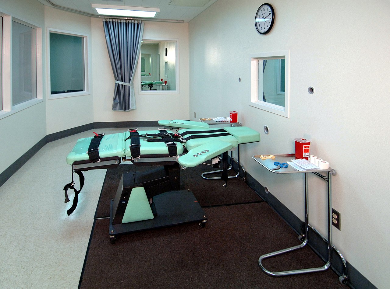 1280px-sq_lethal_injection_room.jpg