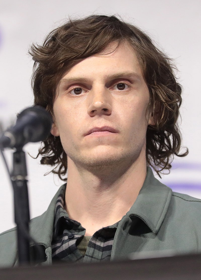 evan_peters_by_gage_skidmore_3.jpg