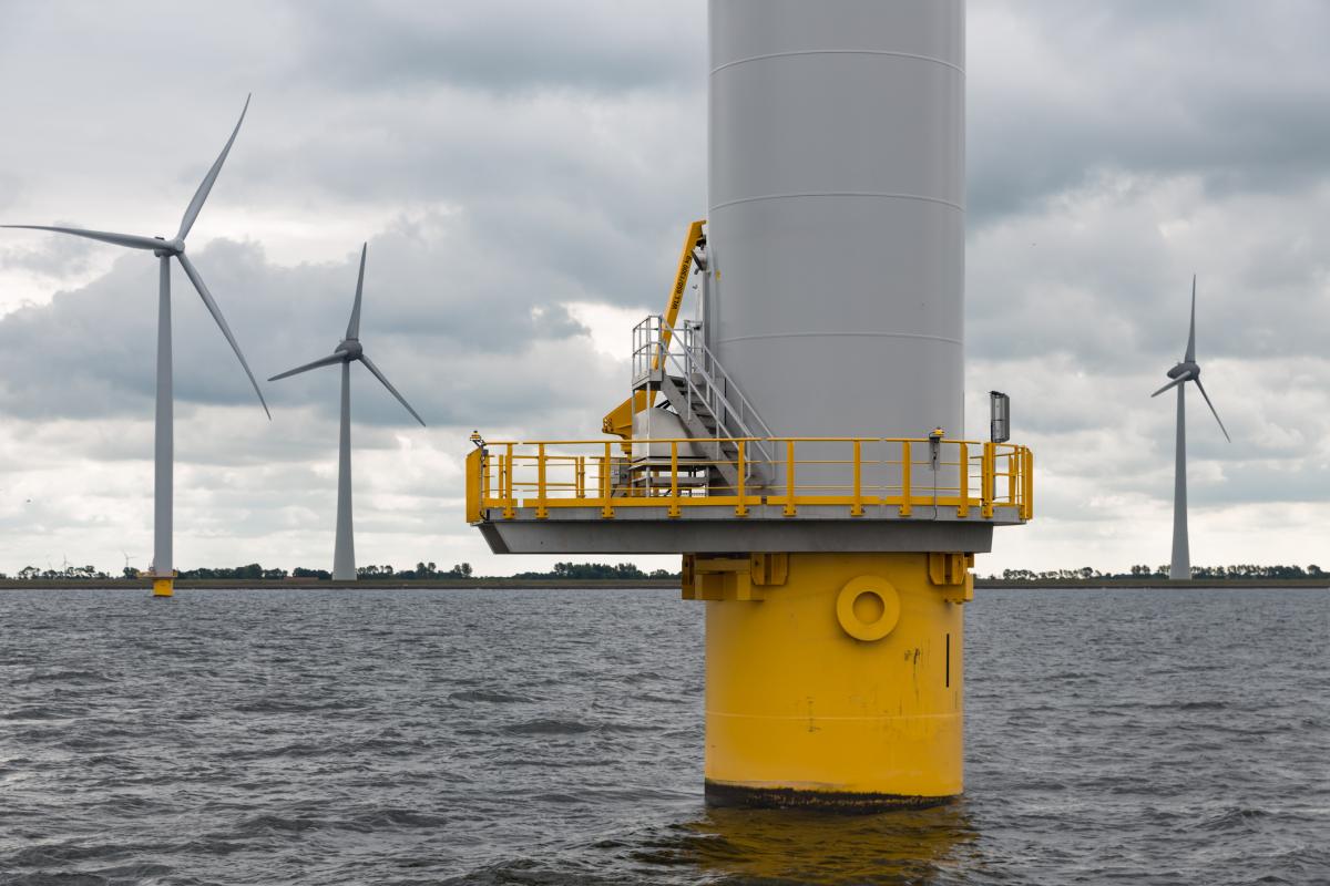 offshore_a_dutch_wind_farm_istock-586368468.jpg