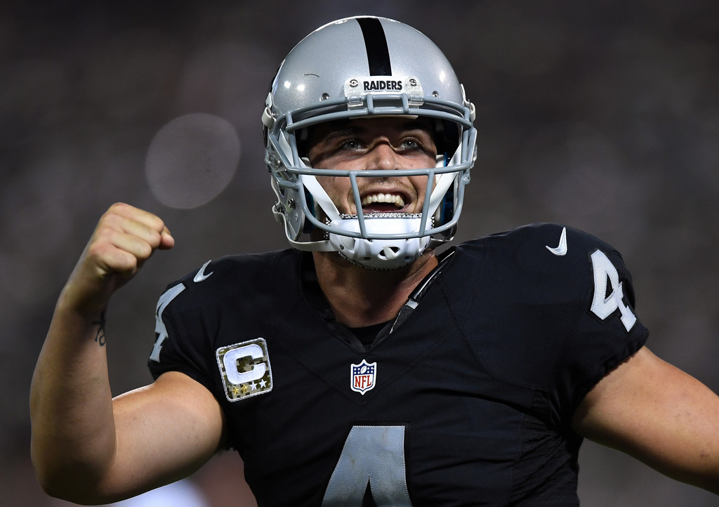 derek_carr_denver_broncos_v_oakland_raiders_gf3xcj0xm3wx.jpg