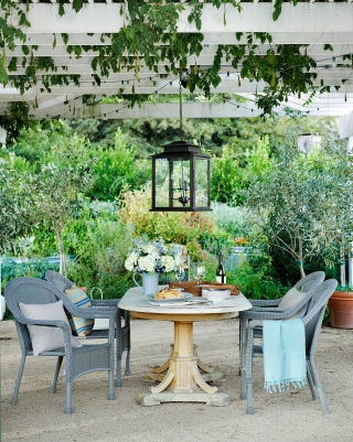 54eb5ea738104_10-pretty-little-things-pergola-0414-pvfdnb-s2.jpg