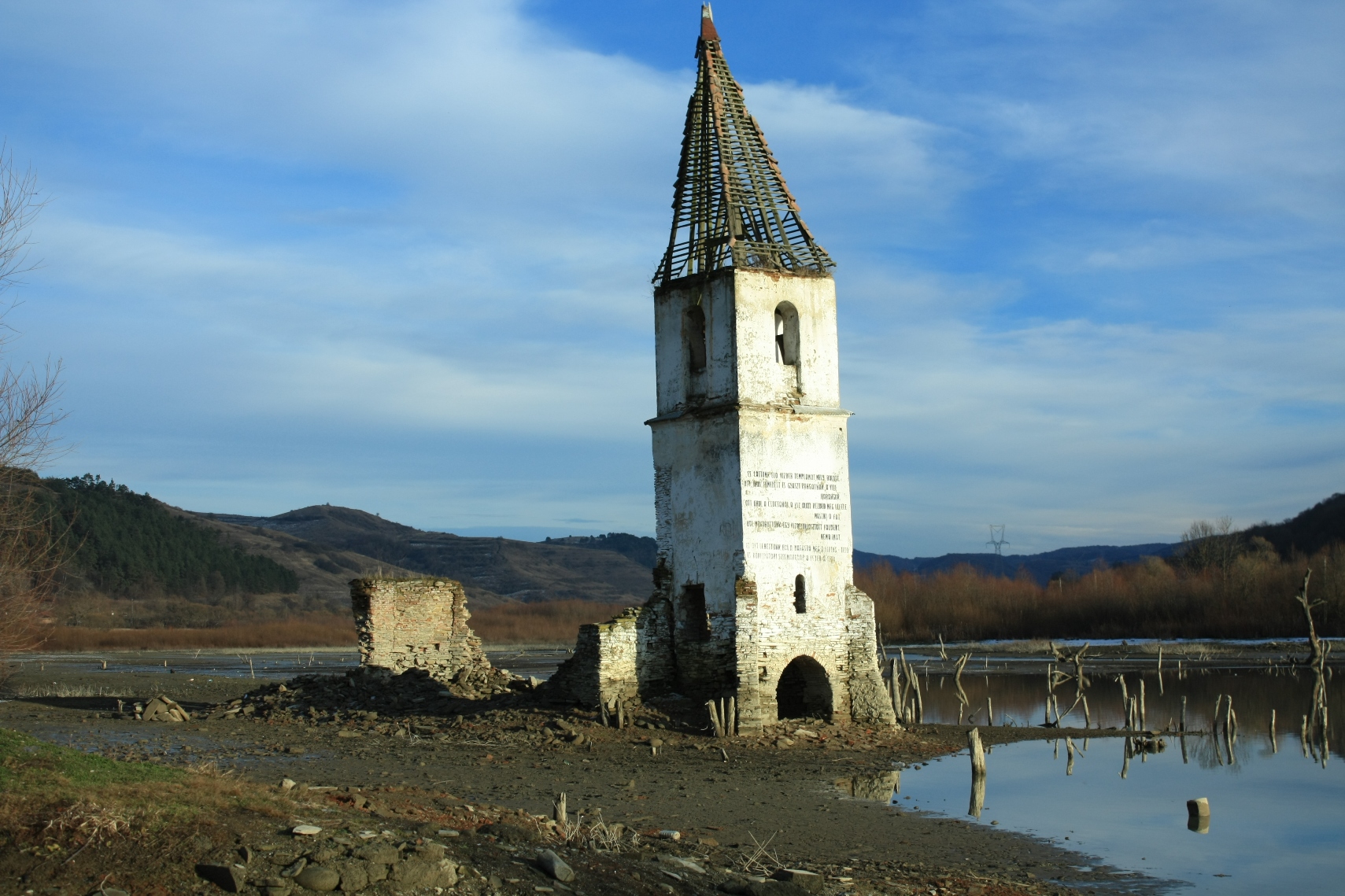 The_Catholic_Church_of_Bezidu_Nou.jpg