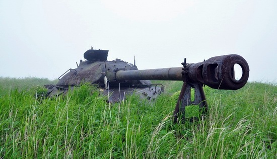 abandoned-tanks-shikotan-island-sakhalin-russia-20-small.jpg