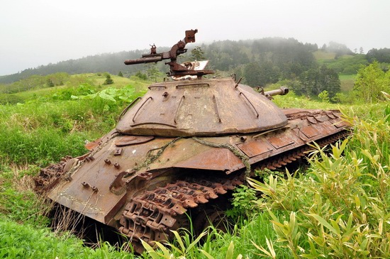 abandoned-tanks-shikotan-island-sakhalin-russia-3-small.jpg