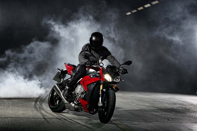 2014-BMW-S1000R-action-48-635x423.jpg