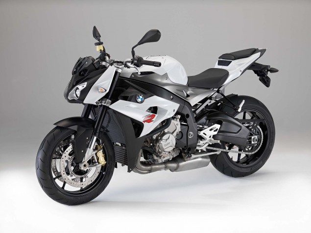 2014-BMW-S1000R-studio-07-635x476.jpg