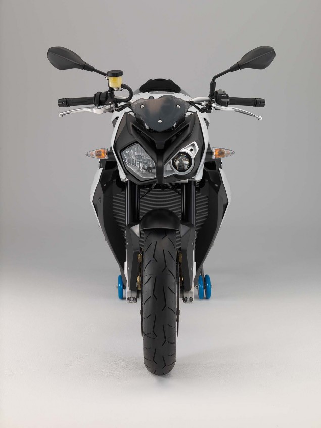 2014-BMW-S1000R-studio-41-635x846.jpg