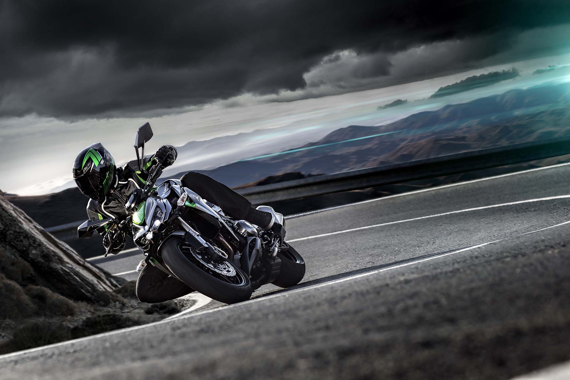 2014-kawasaki-z1000-17.jpg