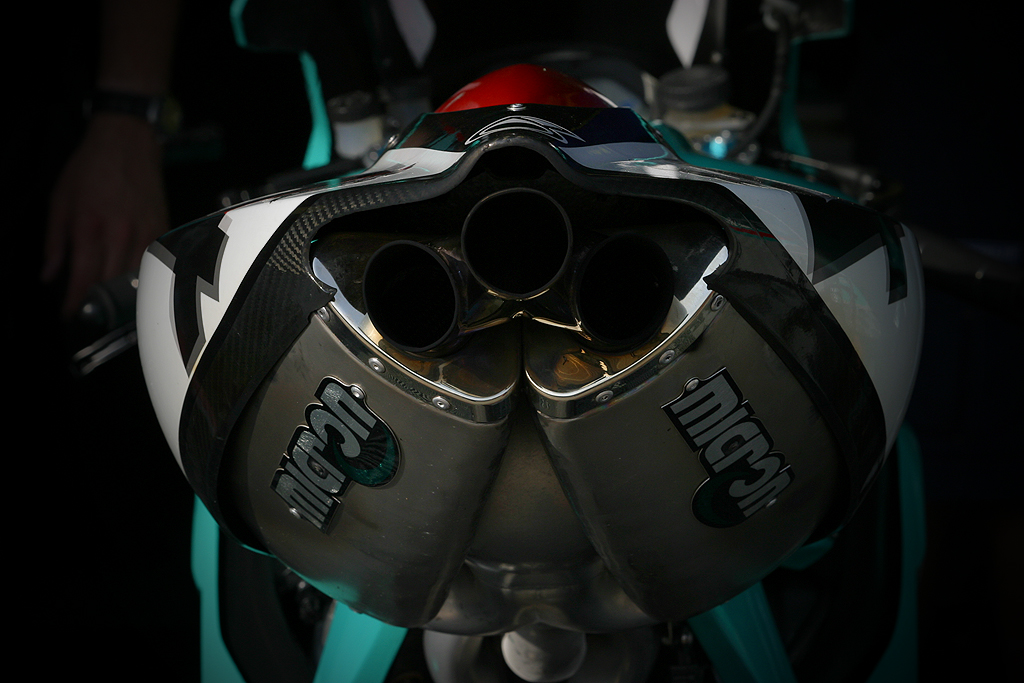 petronas scarico.jpg