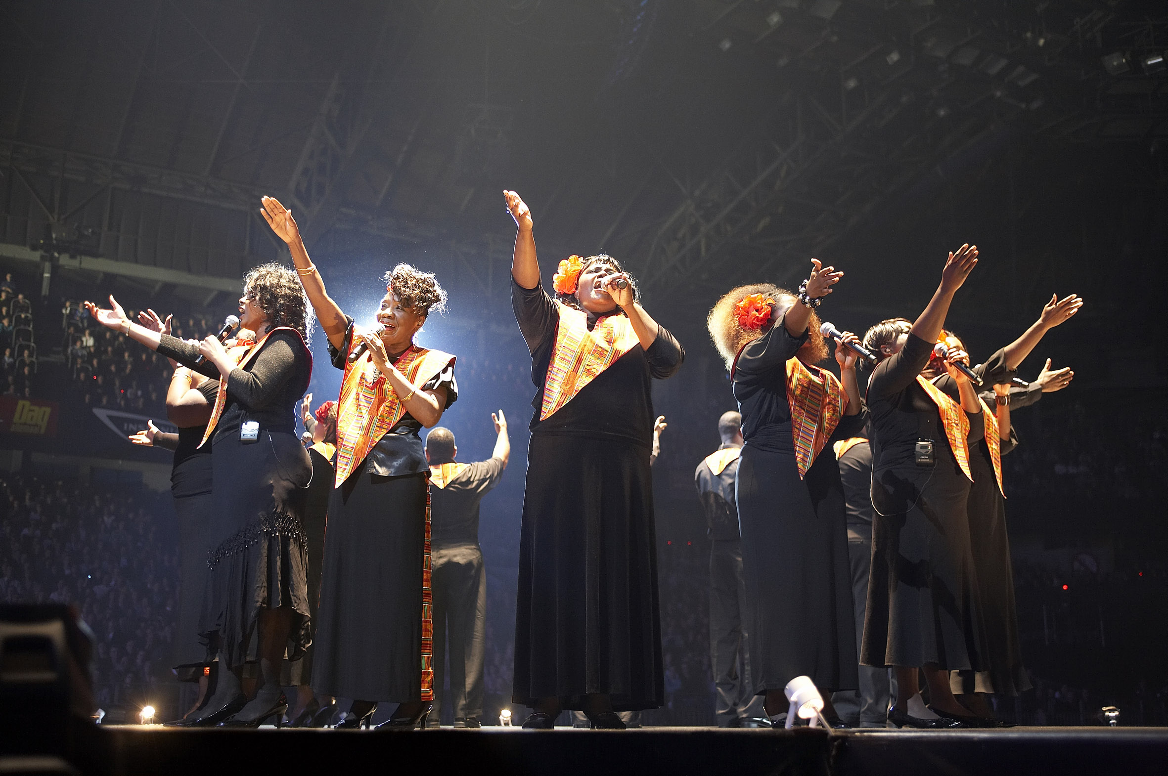 111909okharlemgospelchoir.jpg