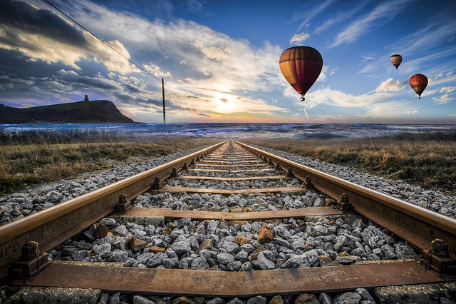 hot-air-balloon-valley-sky-1578272_640.jpg