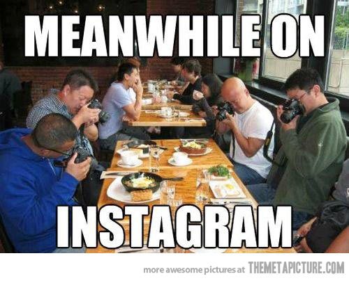 funny-people-taking-photos-food.jpg