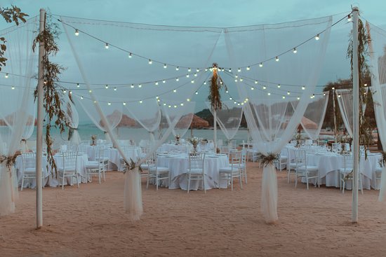 beach-wedding-dinner.jpg