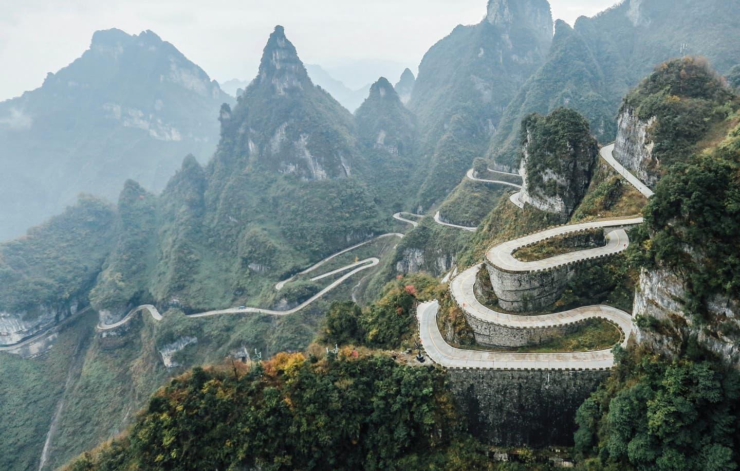 tianmen_mountain_road-min.jpg