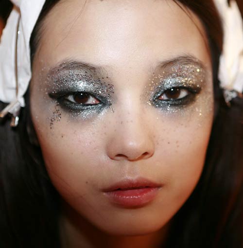 dsquared2-2012-spring-smoky-glittery-rock-makeup.jpg