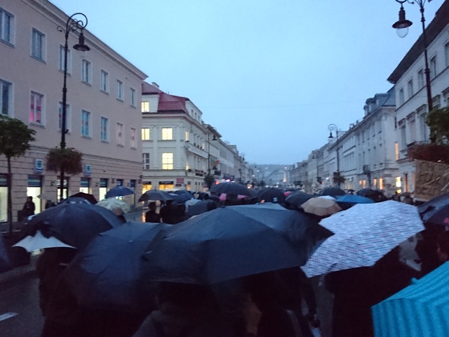 Megkeresztelni, eltemetni, elnevezni