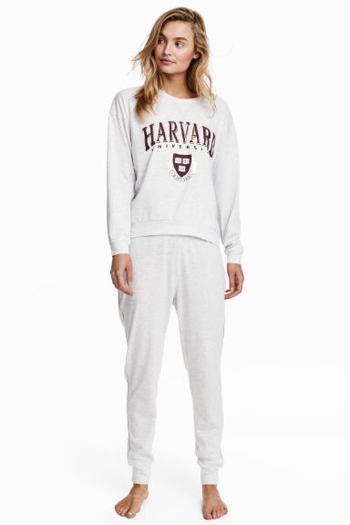 Anya és a Harvard<br />H&M