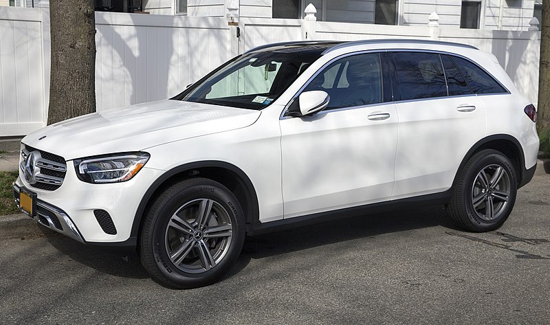 800px-2020_mercedes-benz_glc_300_4matic_in_polar_white_front_left.jpg