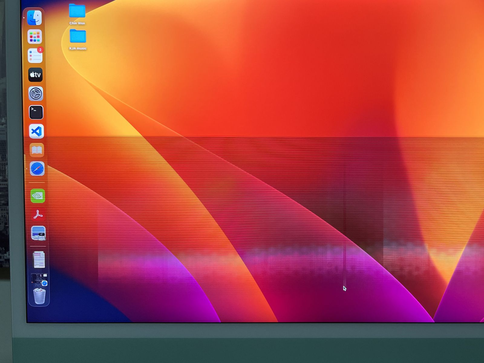 m1-imac-horizontal-lines.jpg