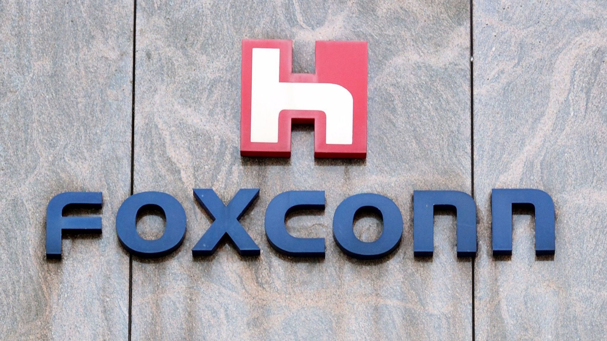 ct-foxconn-wisconsin-incentives.jpg