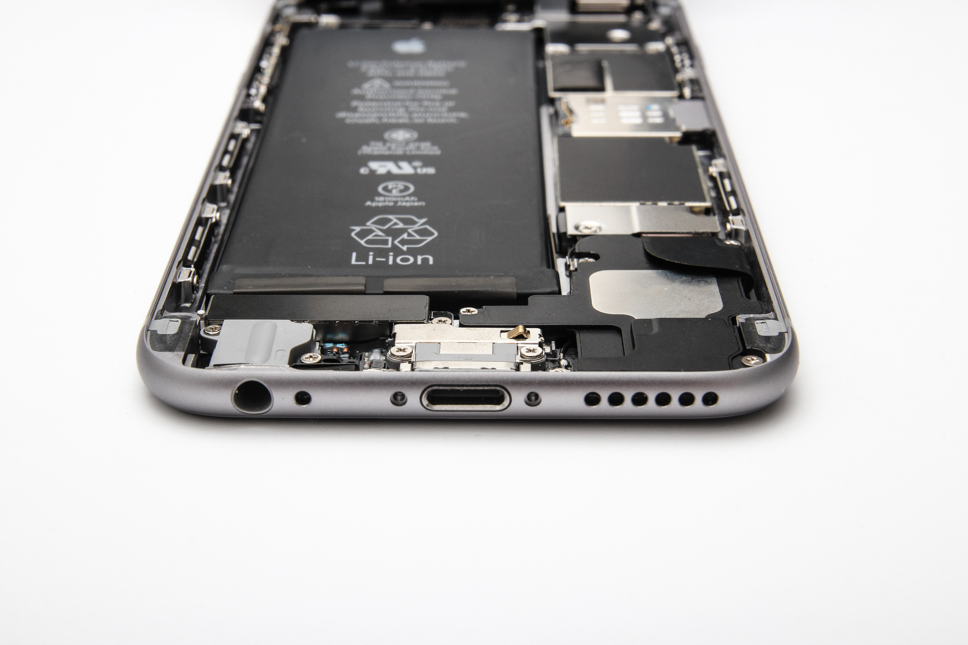 Két gigabájt szupergyors memória az iPhone 6s-ben: a hét másik nagy pletykája, állítólag érezhető változást hoz majd az új modul. Lassan jöhetne is, utoljára az 5s-ben dupláztak memóriát, azóta 1 gigabájt van az iPhone-ban