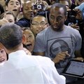 Obama aláírt egy iPad-et