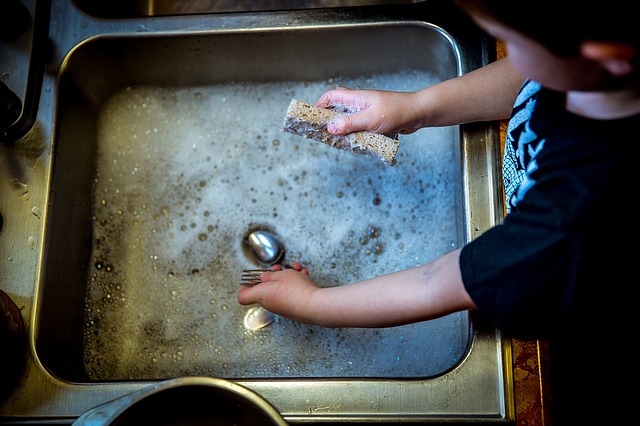 washing-dishes-1112077_640.jpg