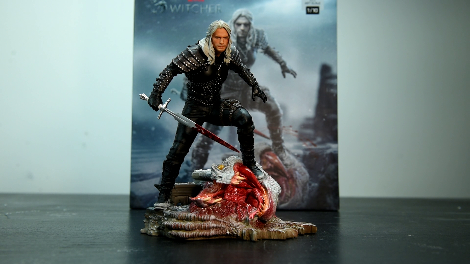 Ez történik, ha egy fotóshoz kerül egy csaknem 100 ezer forintos "The Witcher" figura