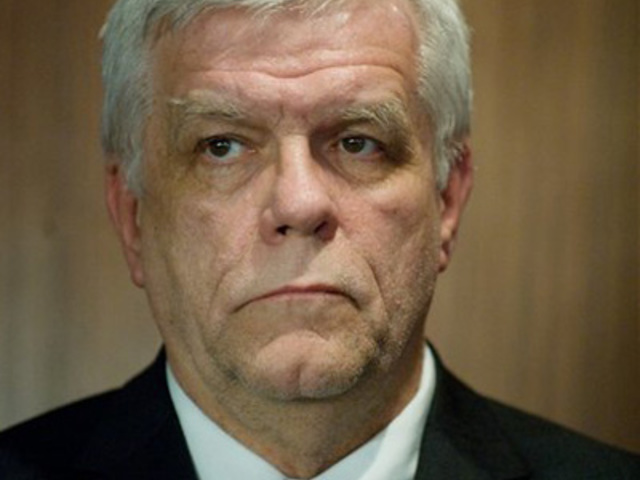 Menesztették Koltay Gábort
