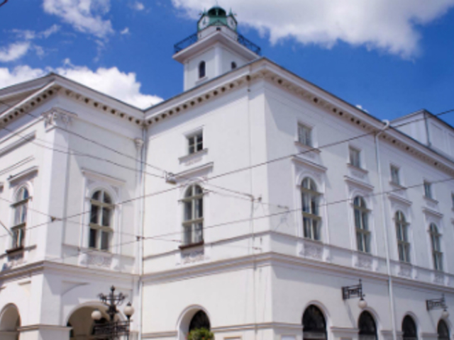 Kisegítő szabót keres a miskolci színház