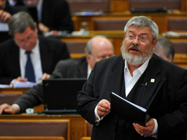 Szőcs: többen helyettesíthetik Alföldit