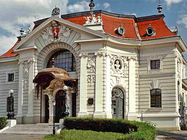 Családi nyílt nap a kecskeméti színházban