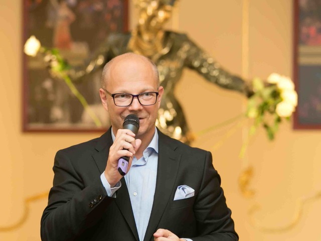 Felavatták Honthy Hanna szobrát az Operettszínház télikertjében