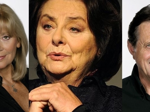 Béres Ilona, Bencze Ilona és Dunai Tamás Tolnay Klári-díjat vehet át
