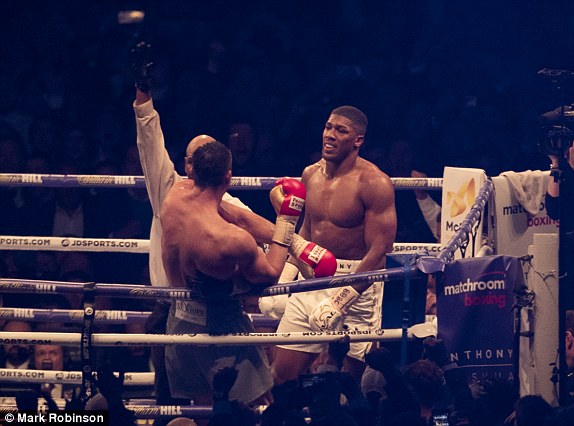 httpi_dailymail_co_ukipix20170430001493509903966_lc_galleryimage_anthony_joshua_v_wladimir_jpg.JPG