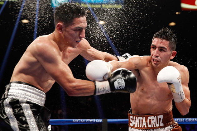 leo-santa-cruz-vs-jesus-ruiz-steve-marcus-getty.jpg