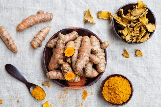 1800ss_thinkstock_rf_fresh_and_dried_turmeric_roots.jpg