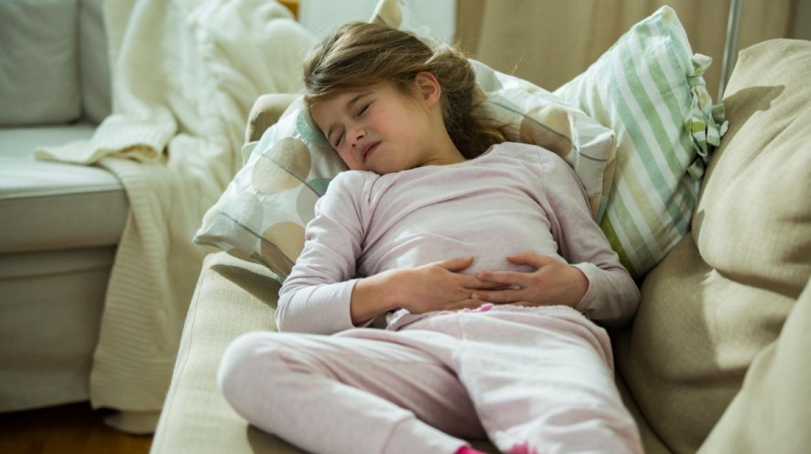 child-lying-on-sofa-in-the-living-room-with-stomach-pain-picture-id1098220222.jpg