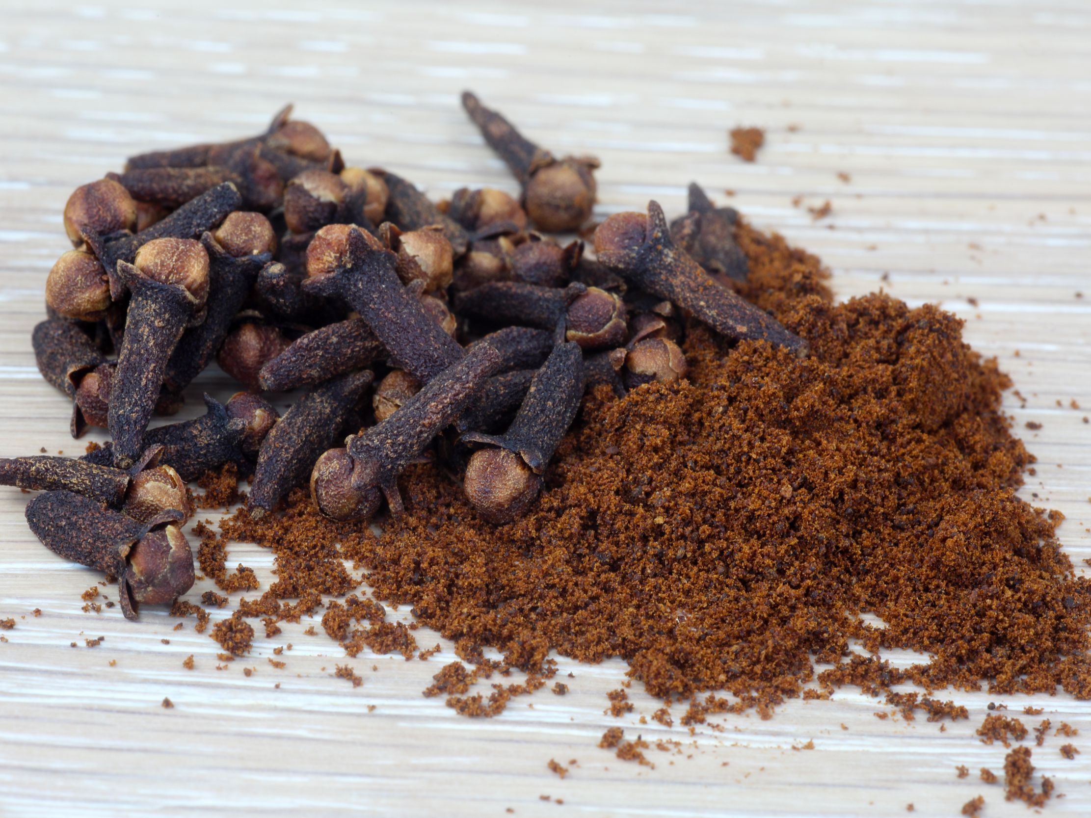 cloves-whole-ground-2500-5886fc7f5f9b58bdb388bf23.jpg