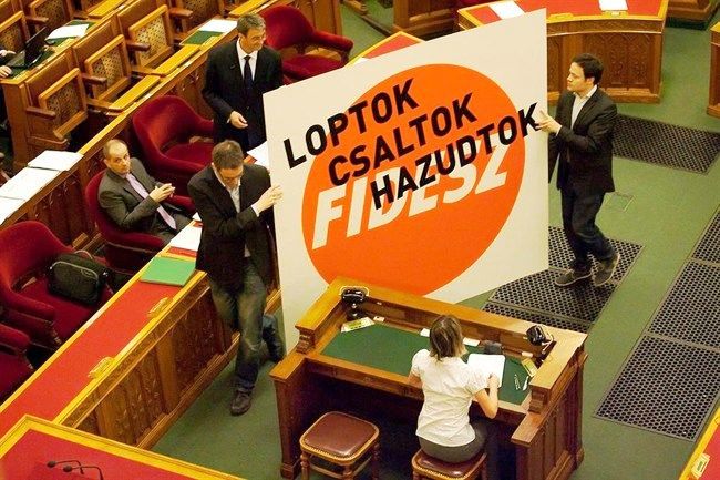 fidesz_loptok_csaltok_hazudtok.jpg