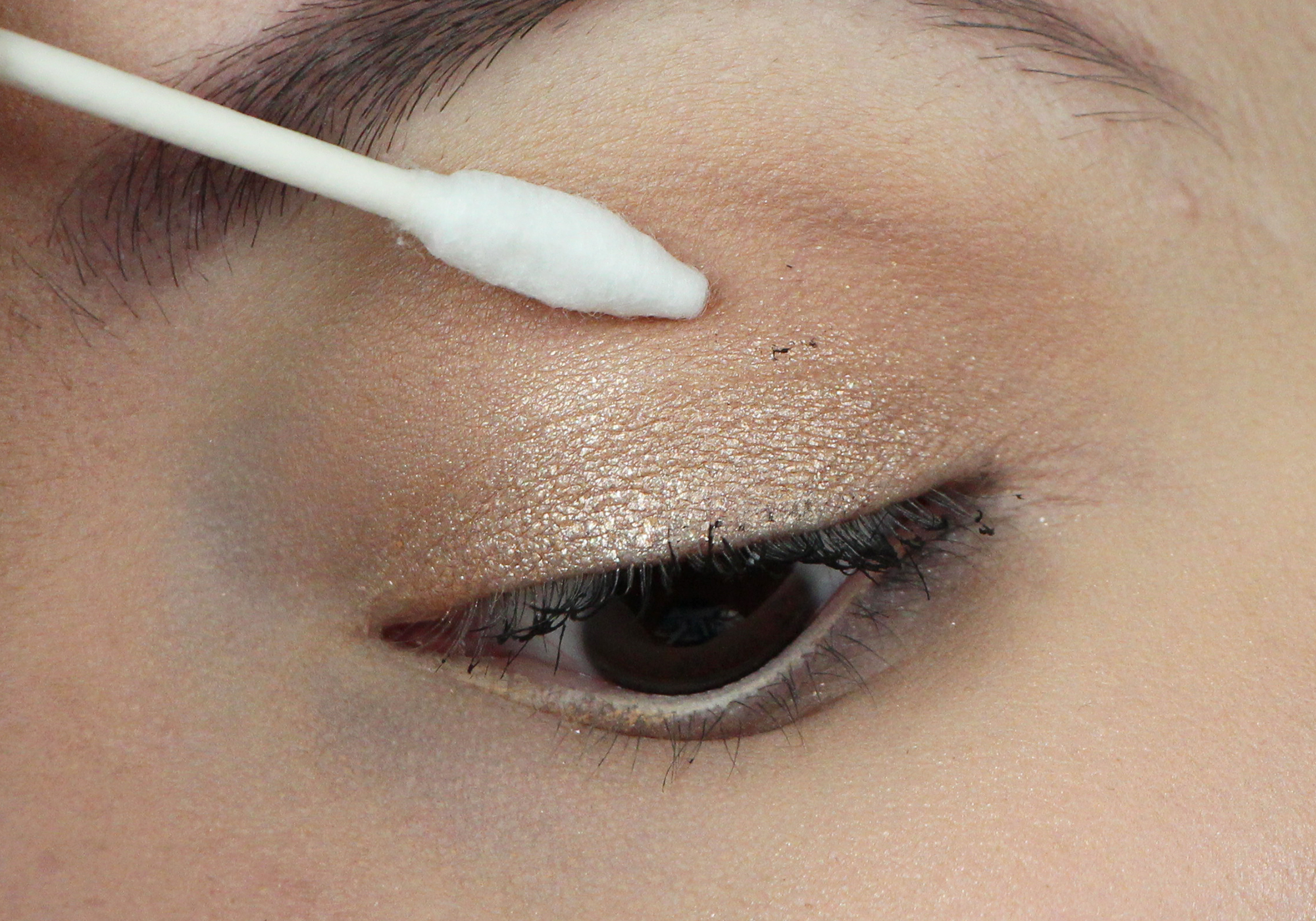 precision-q-tips-eyeshadow-mascara-tutorial.jpg