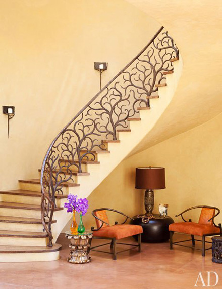 item3.rendition.slideshowWideVertical.will-jada-pinkett-smith-home-04-staircase.jpg