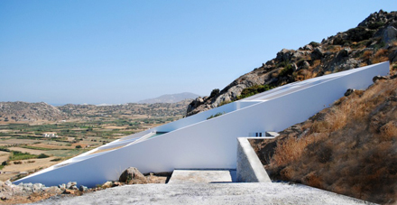 50c8ac26b3fc4b2b100001a2_summer-house-in-naxos-ioannis-baltogiannis-phoebe-giannisi-zissis-kotionis-katerina-kritou-and-nikolaos-platsas_ad_photograph_-1000x515.jpg