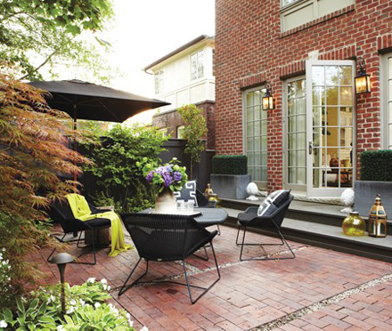 house-home-marilyn-denis-backyard-patio-afergusson-may2012.jpg